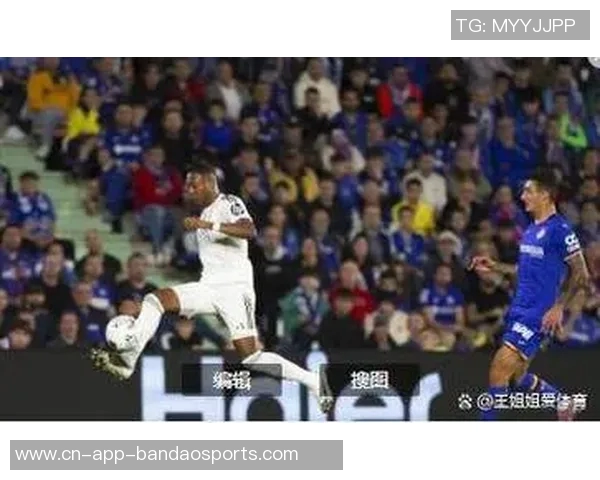 姆巴佩场边怒斥裁判四官要求专注比赛不应分心他人