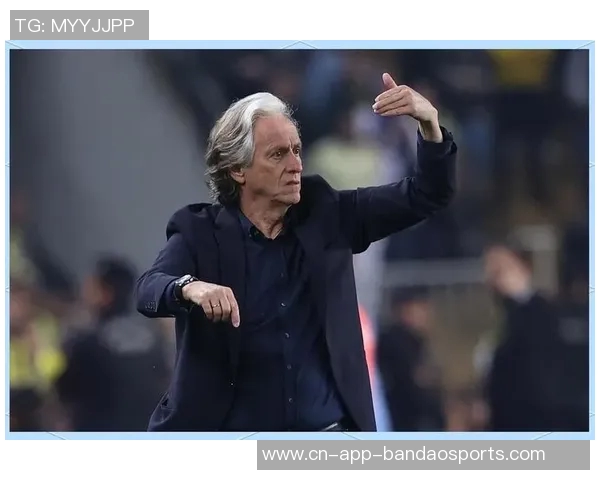 美剧足球教练演员重返绿茵场试训美国球队揭示年轻时的足球梦想